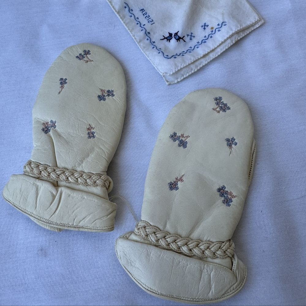 Vintage Creams Baby Mitten gloves and handcuffs with embroidery flower, france